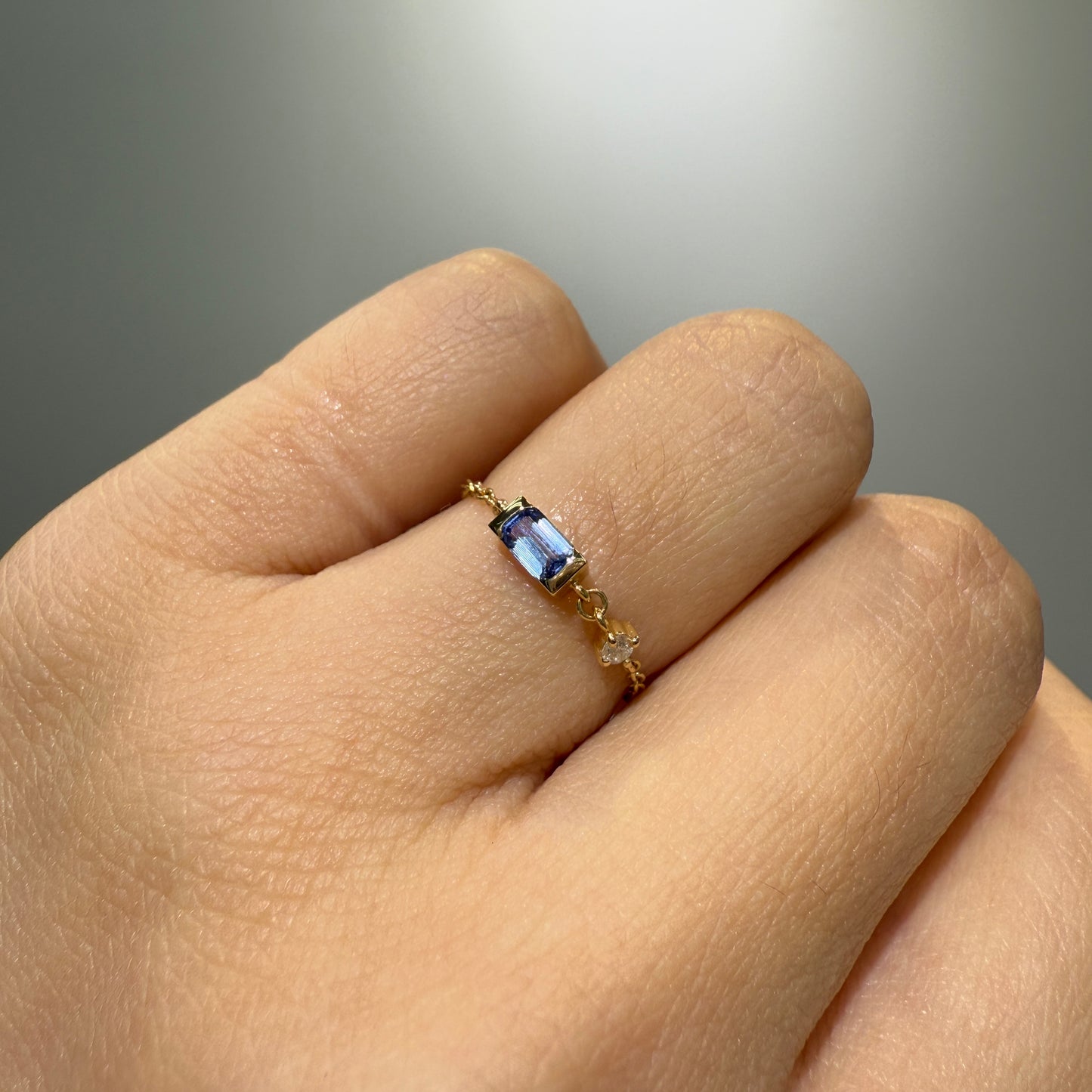 Lab grown Sapphire Emerald cut chain ring