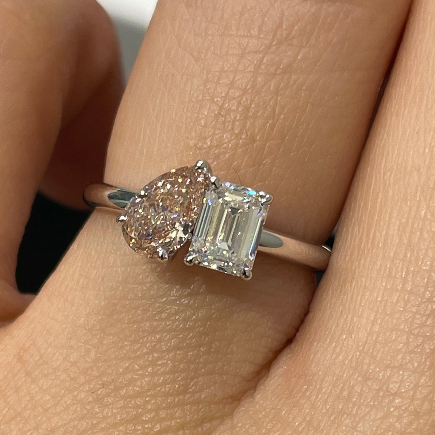 IGI lab pink diamond pear 0.6ct with emerald cut 0.8ct toi er moi ring