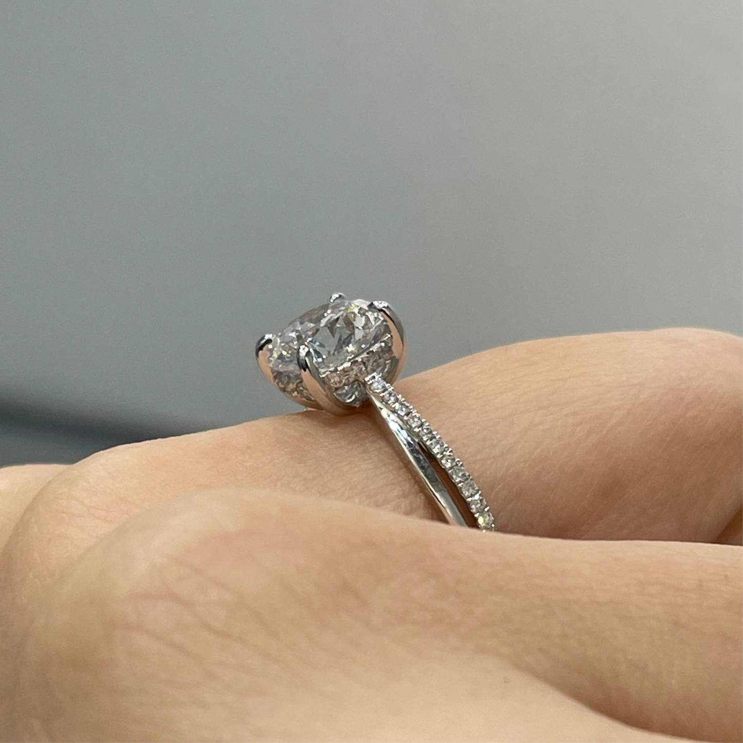 IGI lab diamond Round 2ct four-prong underhalo criss cross diamond band ring
