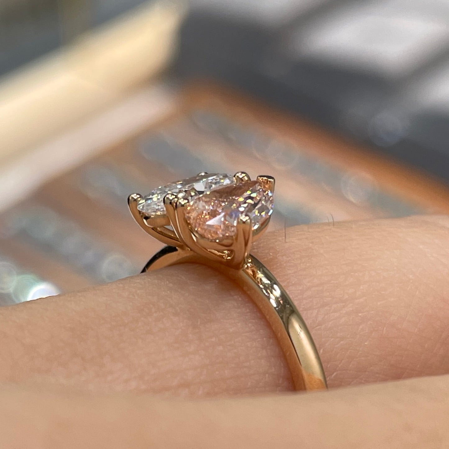 IGI pink diamond pear 0.7ct with lab diamond oval 0.7ct toi et moi ring