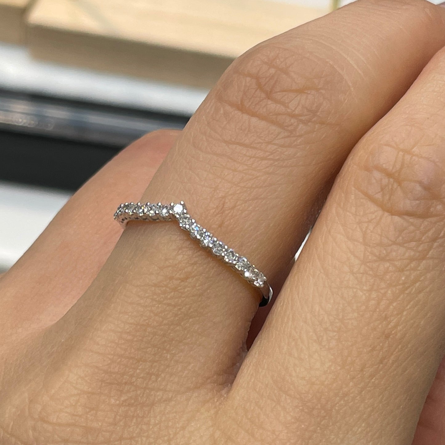 Lab diamond round 0.25ct v shape half eternity ring