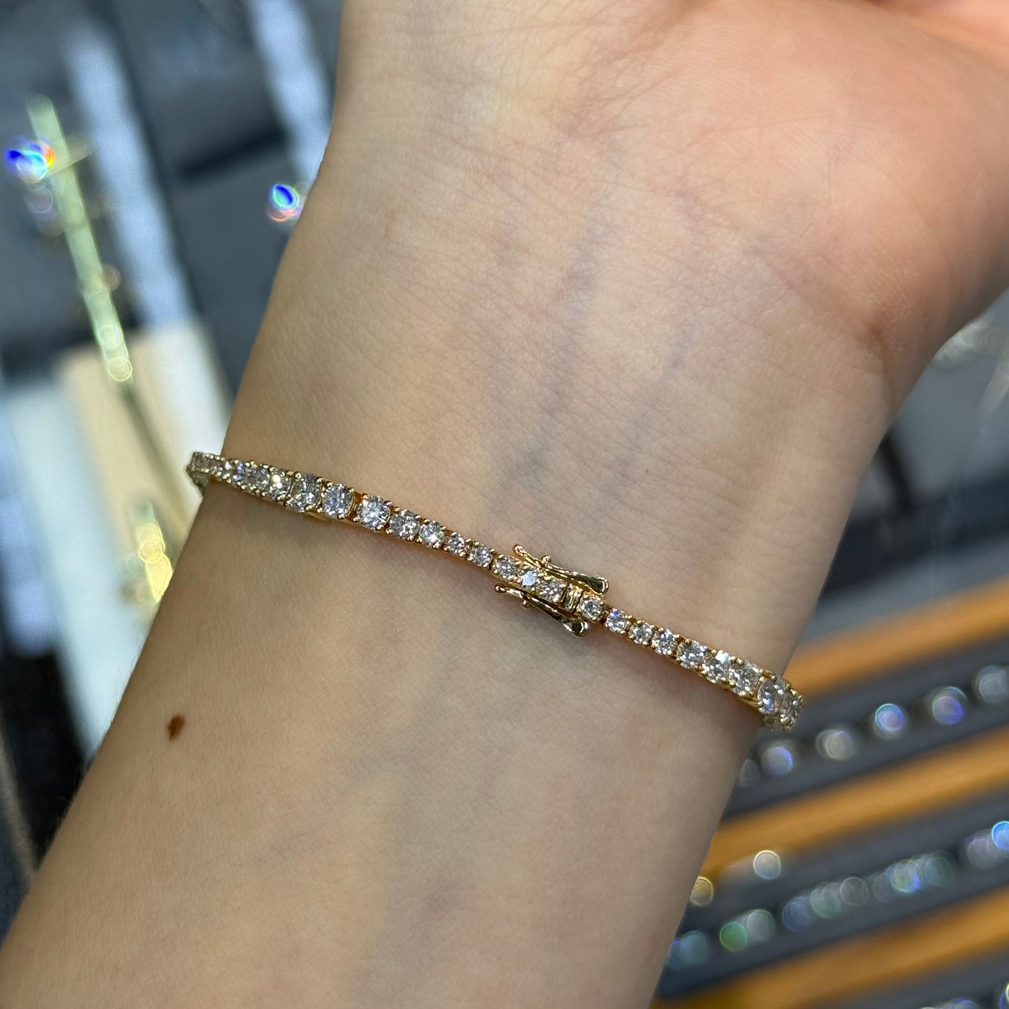 Lab diamond round 2.8ct four-prong wavy tennis bracelet