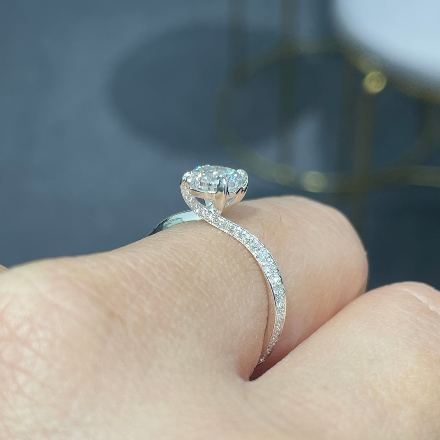IGI lab diamond round 1ct twist pave ring