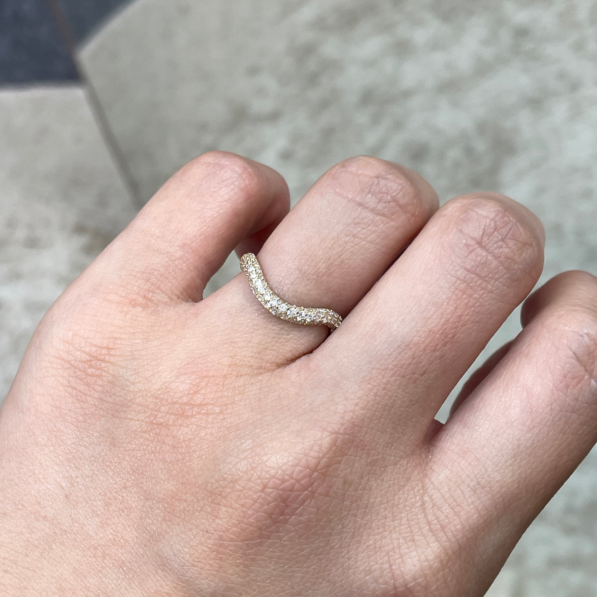 9k Lab diamond round 0.6ct three row wavy pave ring