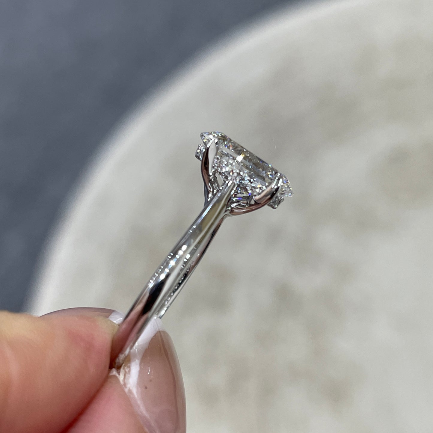 IGI Lab diamond Oval shape 2ct four-prong under halo ring