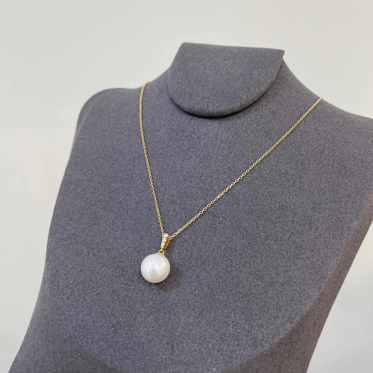 Lab diamond pearl pendant