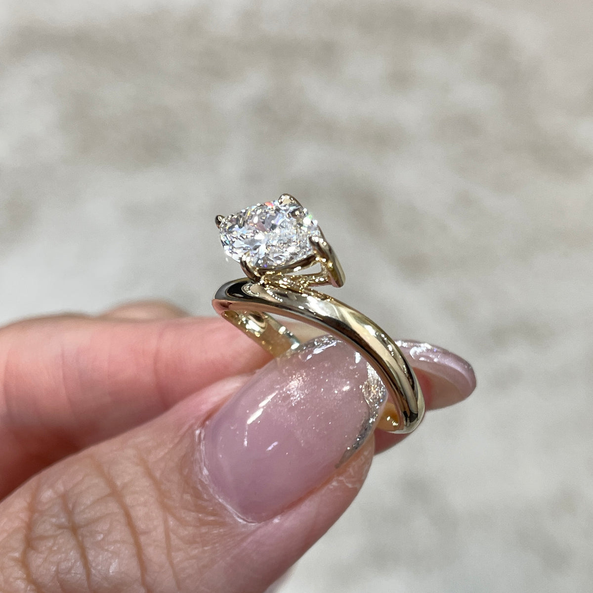 9k IGI Lab diamond marquise shape 1.35ct compass four-prong wavy ring