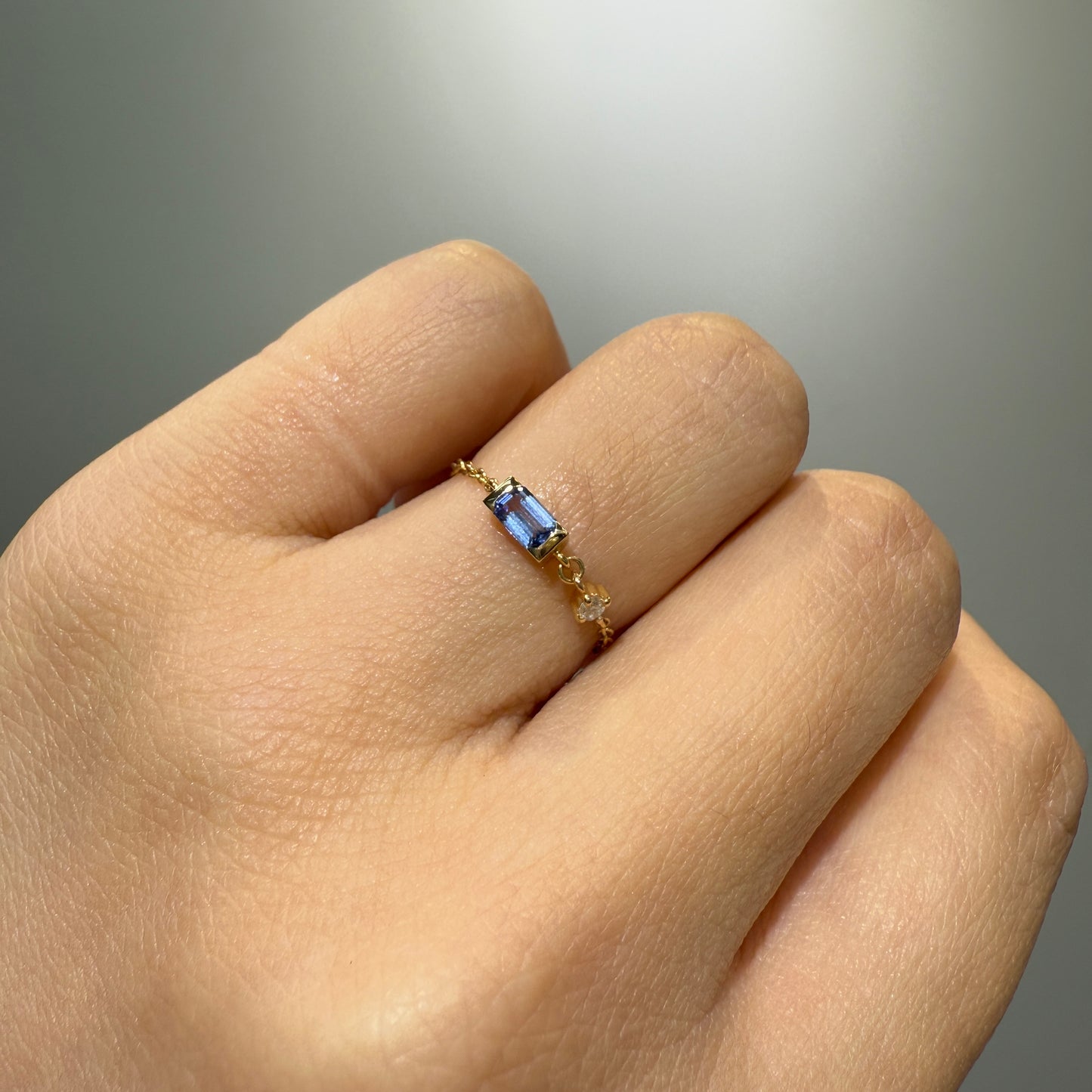 Lab grown Sapphire Emerald cut chain ring