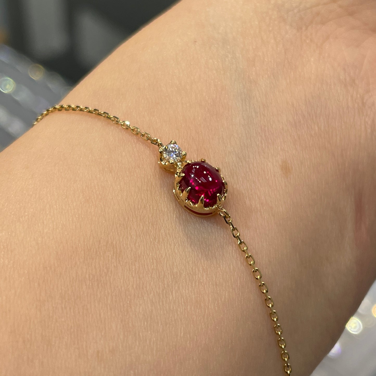 Lab Ruby oval 1ct with little diamond bracelet