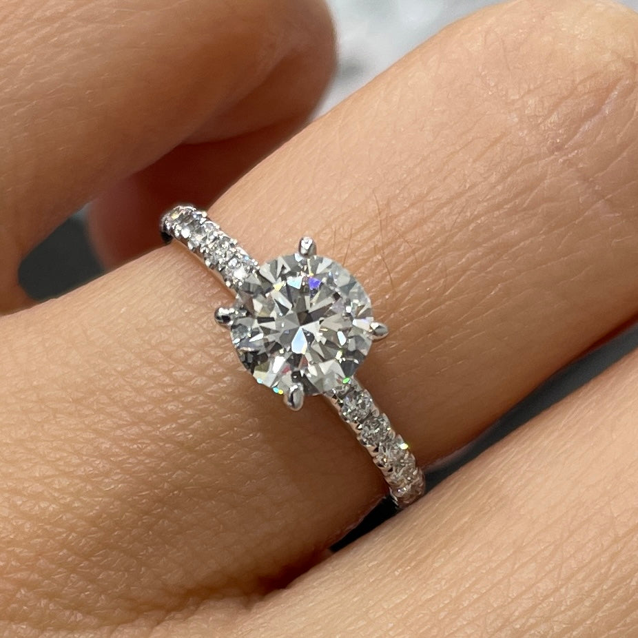 Lab Diamond round 1ct four-prong pave ring