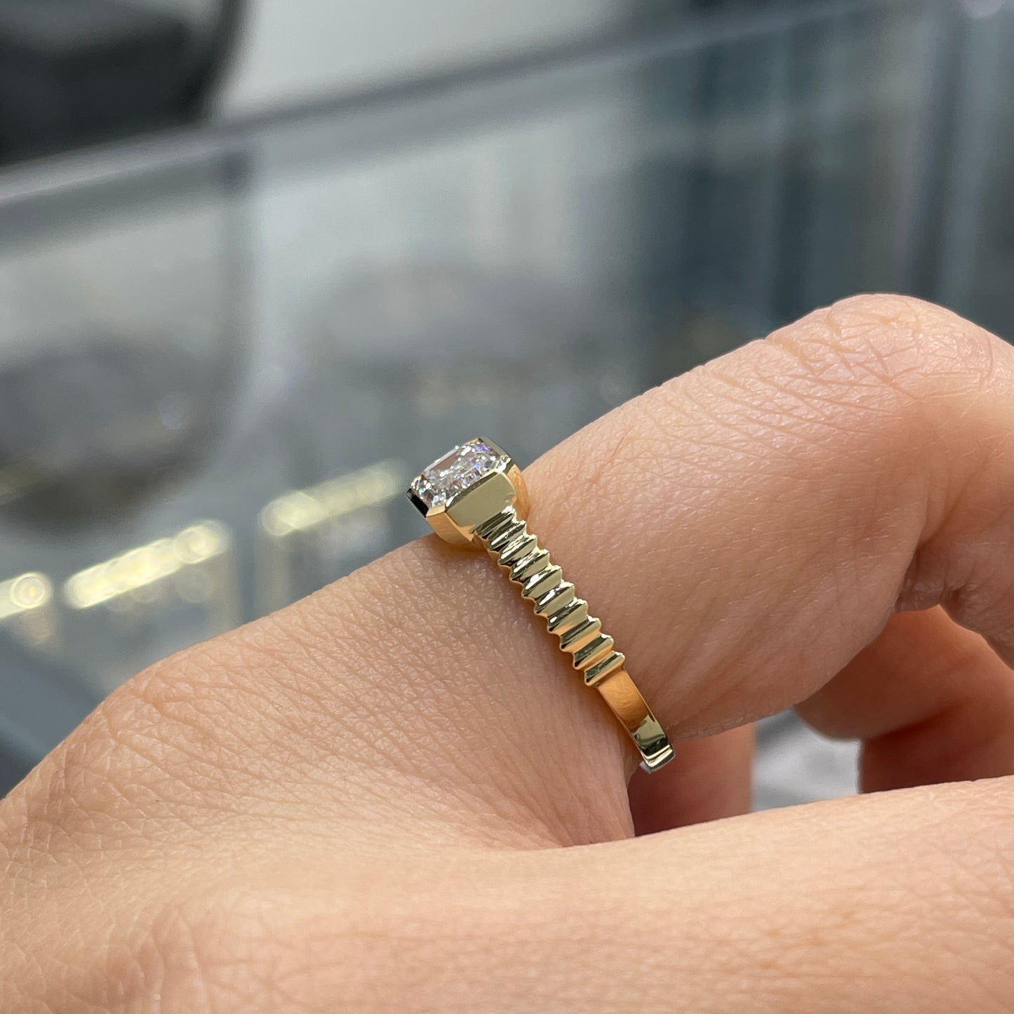 IGI Lab diamond Emerald cut 1ct bezel horizontal half sawtooth band ring
