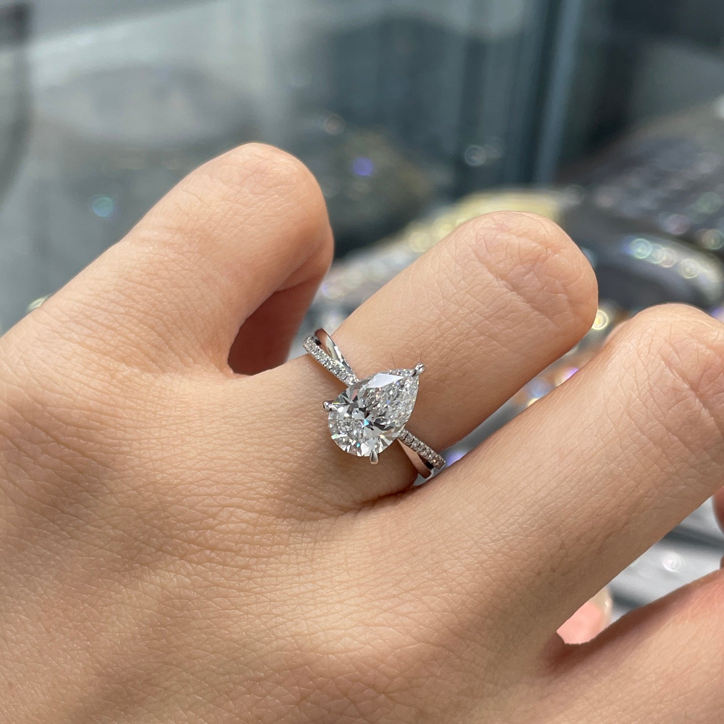 IGI Lab diamond Round 1.6ct three-prong underhalo criss cross pave band ring