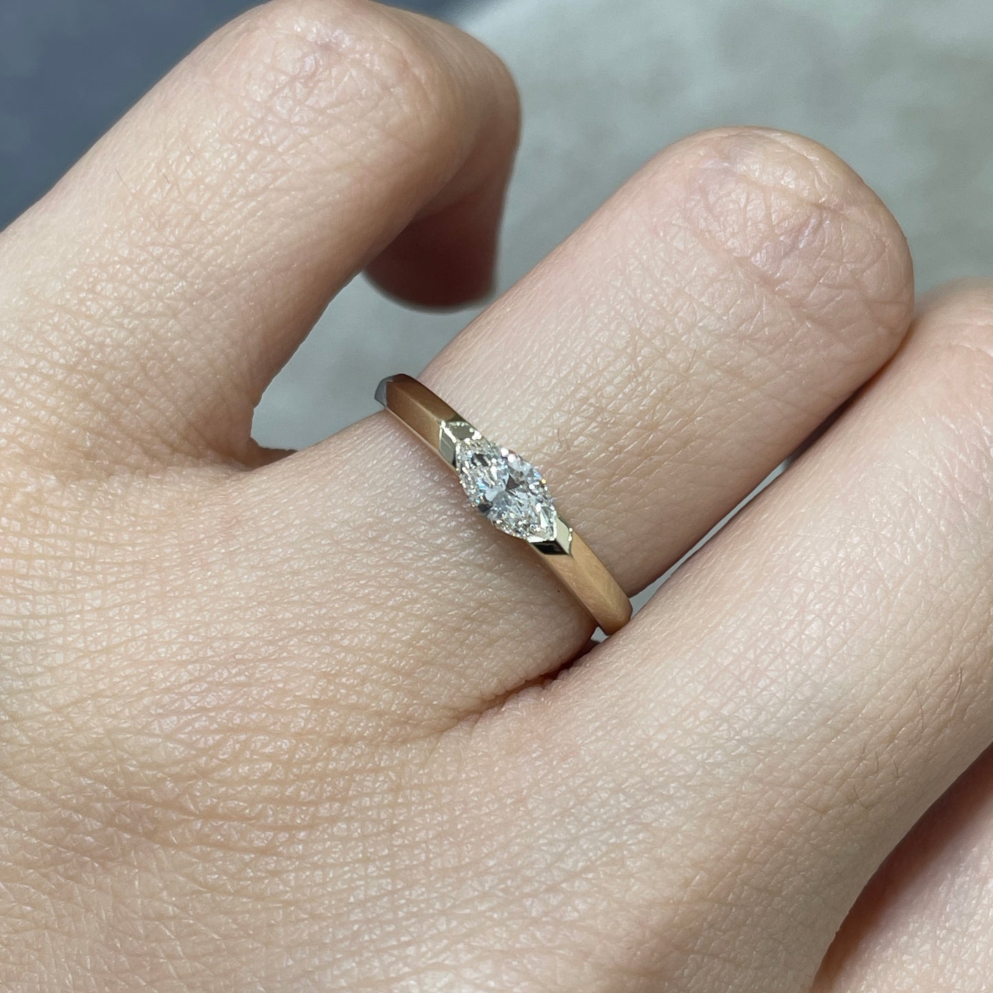 9K Lab diamond marquise 0.3ct east west horizontal ring