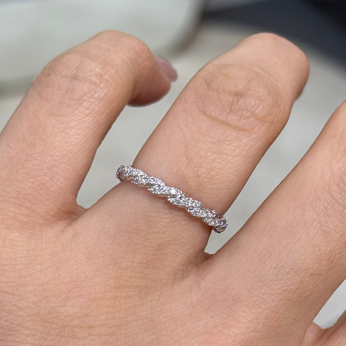 9k Lab diamond round 0.2ct rope half pave ring