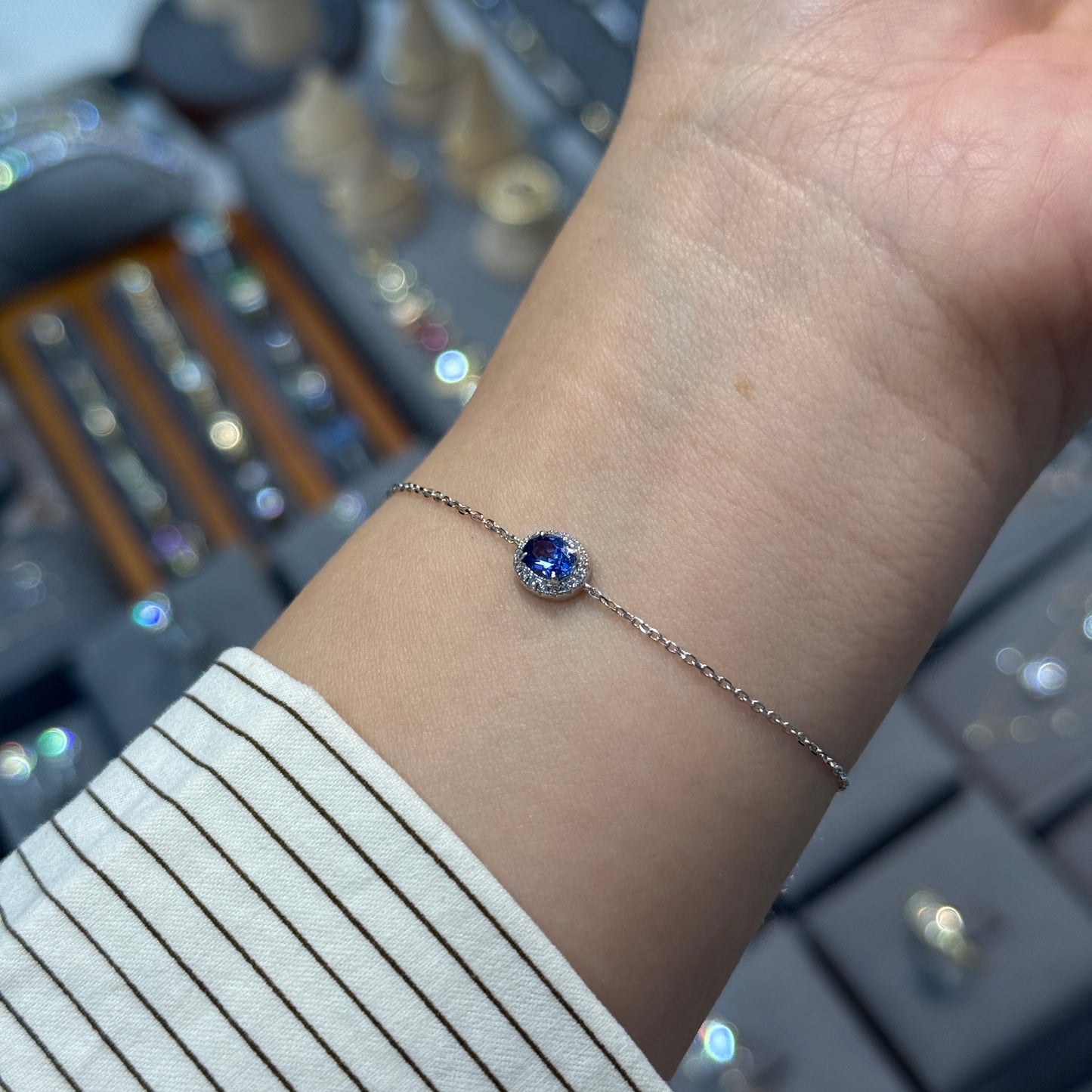 Lab sapphire cornflower color oval shape 0.5ct Halo bracelet
