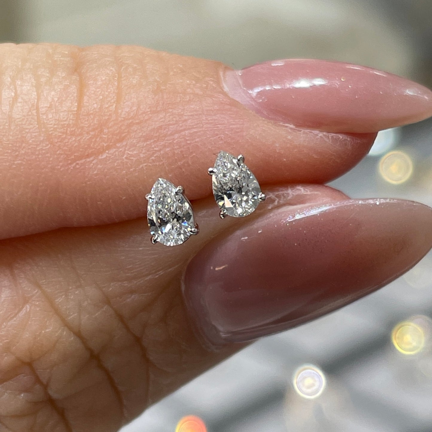 Lab diamond Pear shape 0.3ct three-prong stud earrings-pair