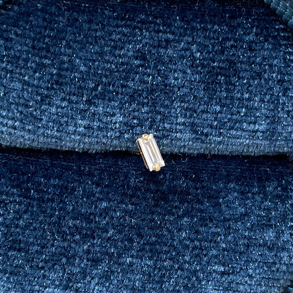 Lab diamind baguette 5pt single prong stud earring-each