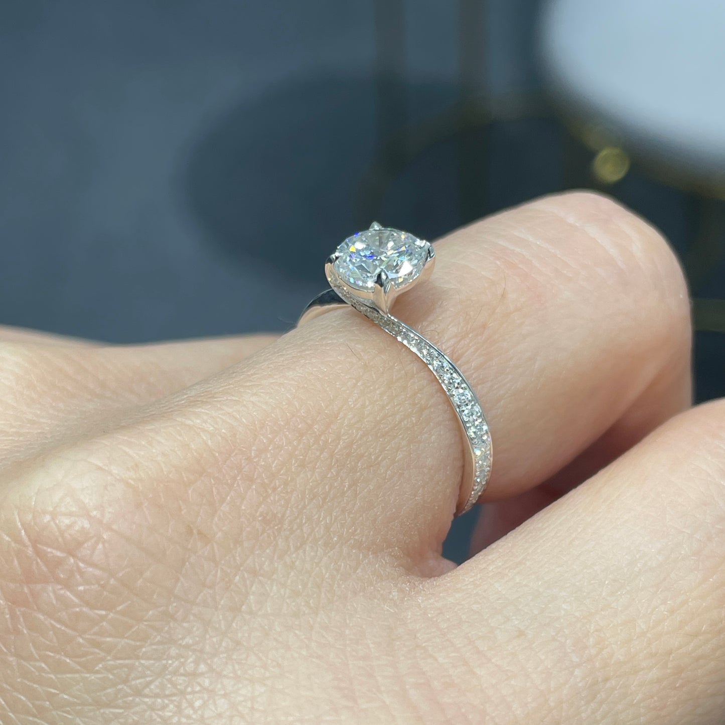 IGI lab diamond round 1ct twist pave ring
