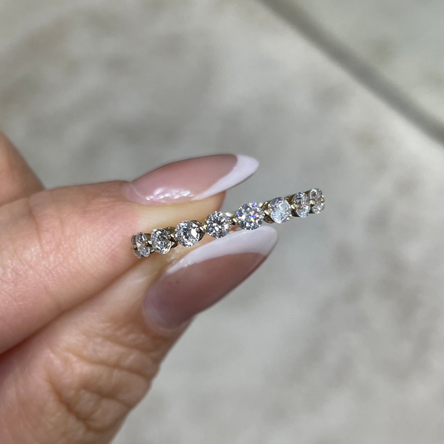 9k Lab Diamond round 0.75ct single-prong half eternity ring