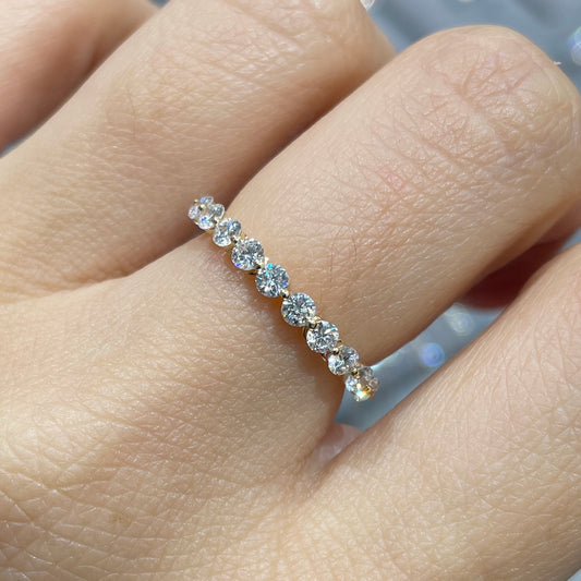 Lab Diamond round 0.72ct single-prong half eternity ring