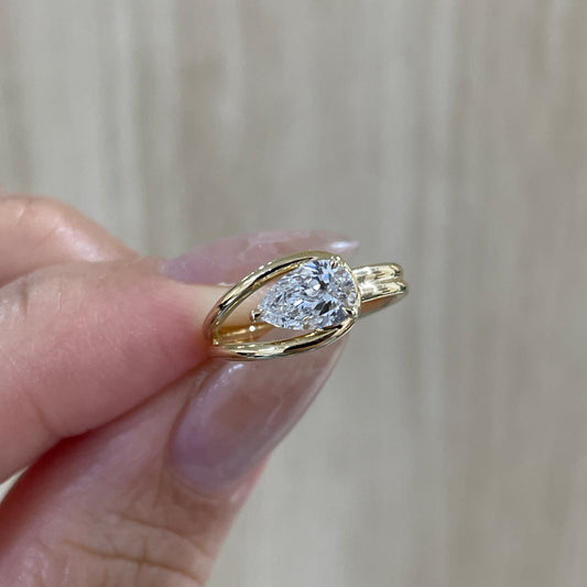 9K Lab diamond pear shape 0.5ct knot pinky ring