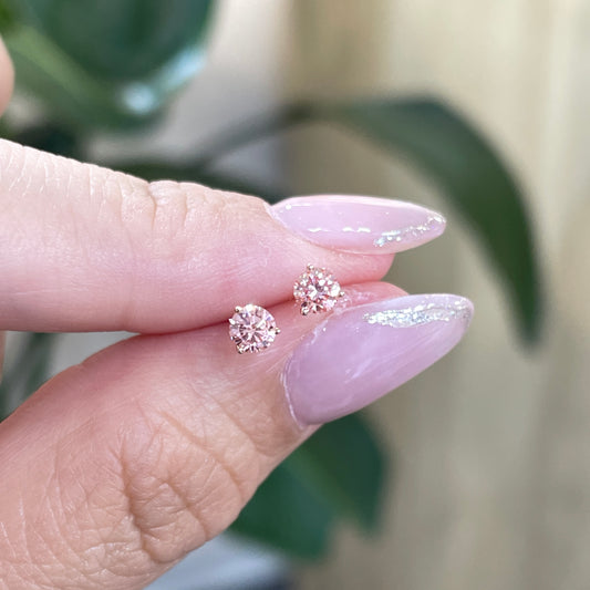 Lab pink diamond round 0.3ct three-prong stud earrings - pair