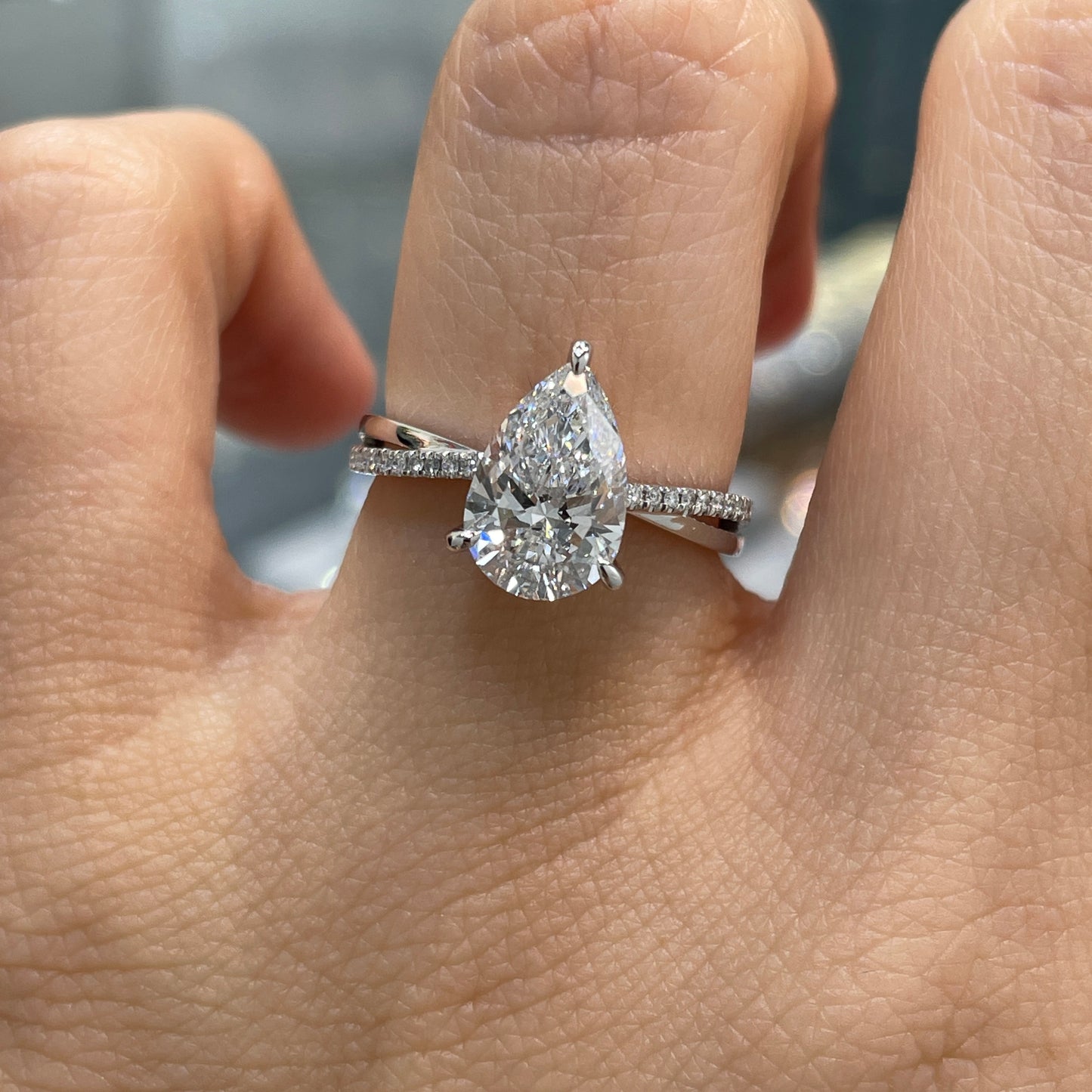 IGI Lab diamond Round 1.6ct three-prong underhalo criss cross pave band ring