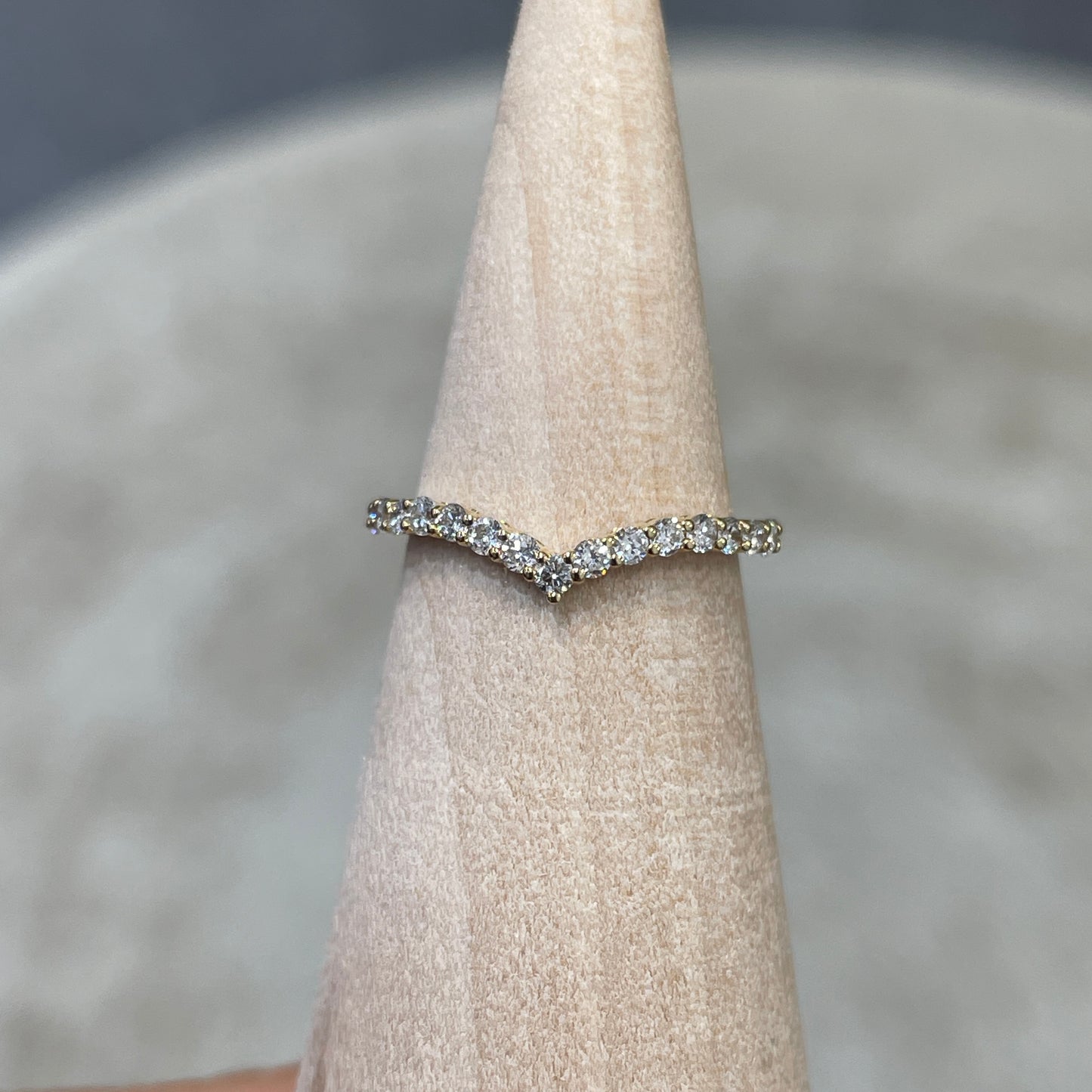 9k Lab diamond round 0.2ct half eternity v shape pinky ring