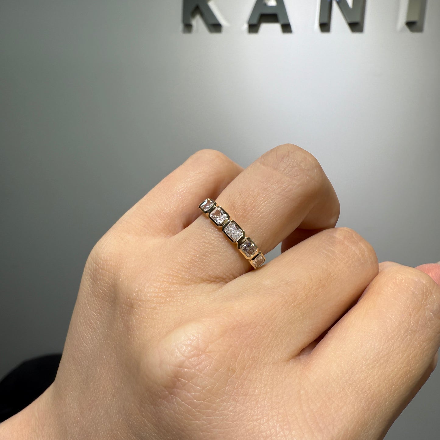 Lab diamond radiant cut 0.9ct horizontal bezel half eternity ring