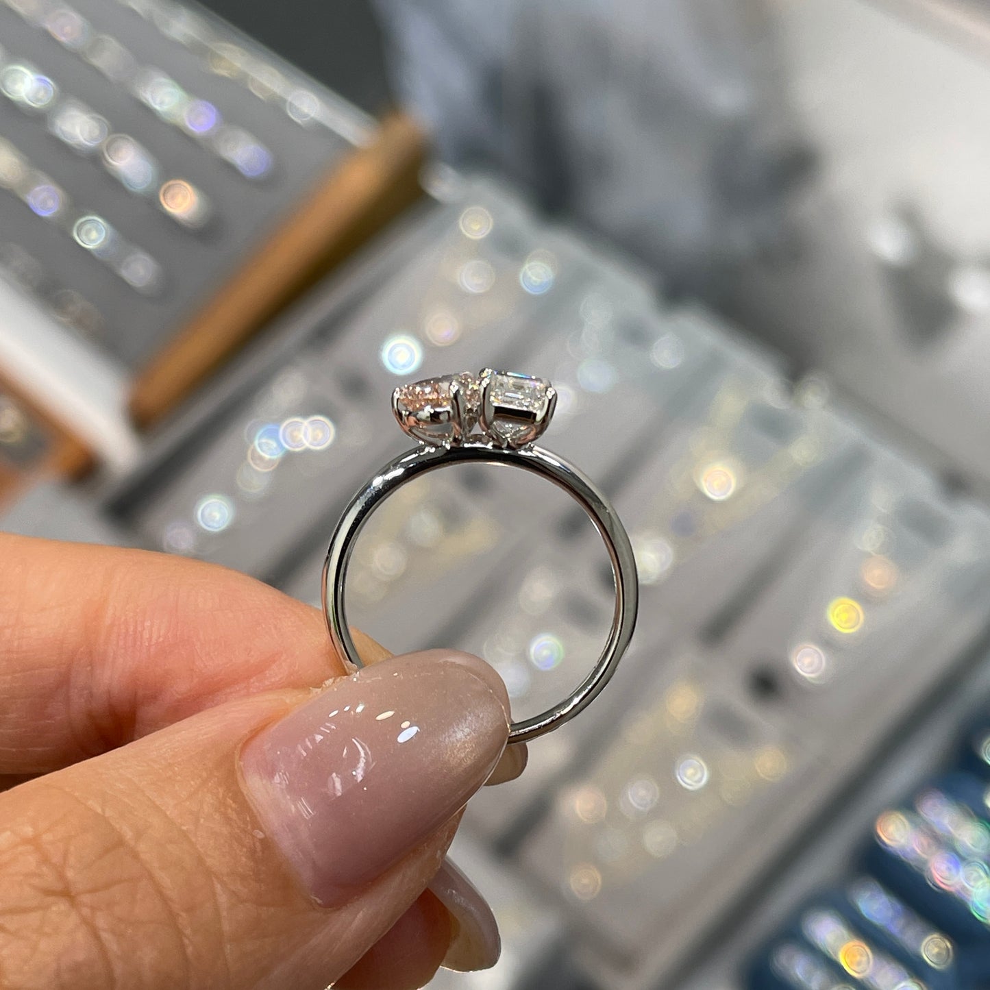 IGI lab pink diamond pear 0.6ct with emerald cut 0.8ct toi er moi ring