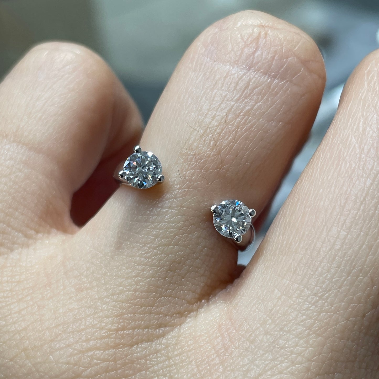 Lab Diamond round 0.6ct duo invisable open ring