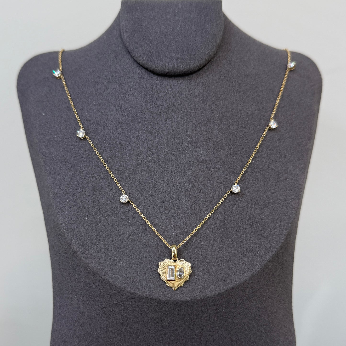 Lab Diamond Round 0.9ct six stone three -prong necklace