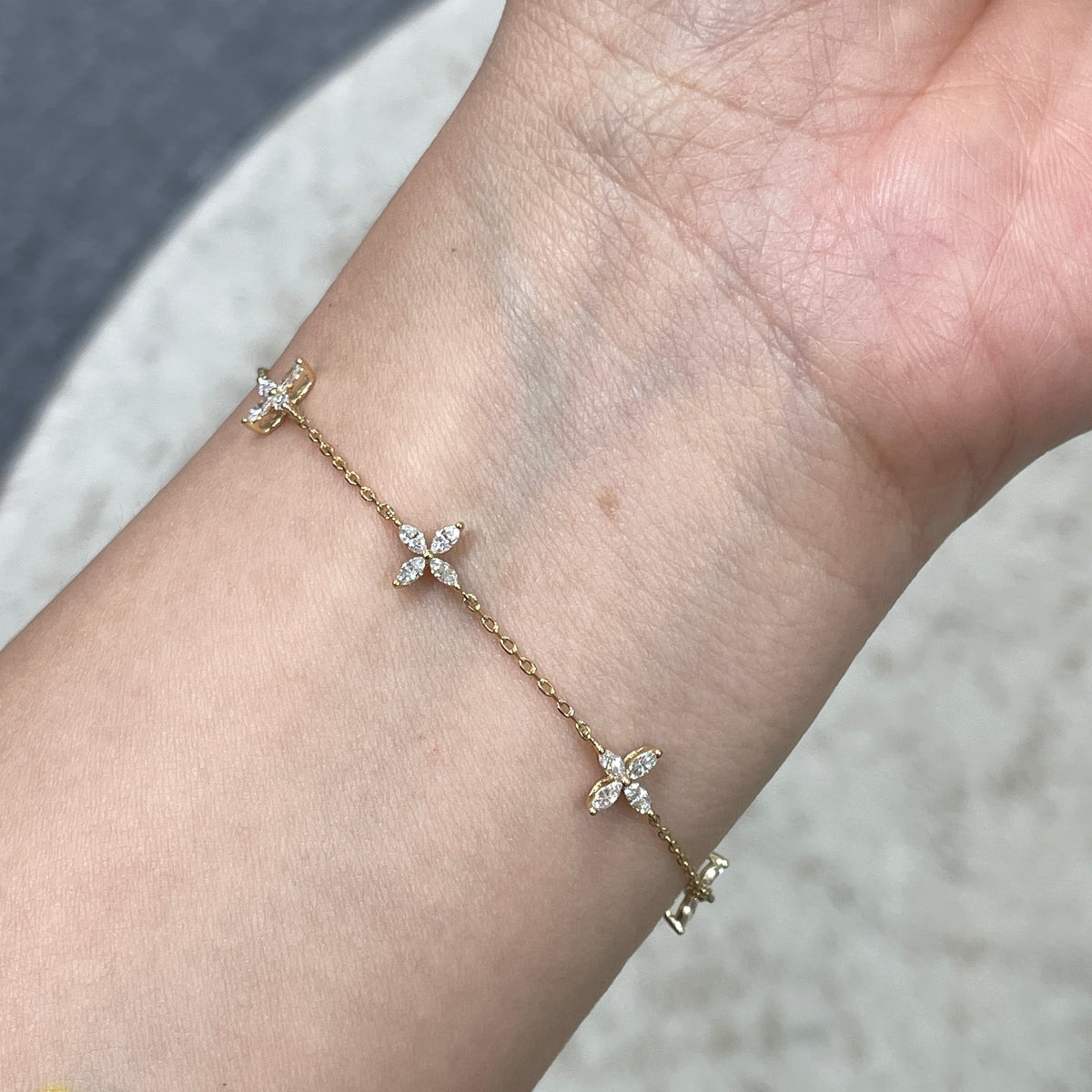 9k Lab diamond marquise  0.6ct five flowers bracelet