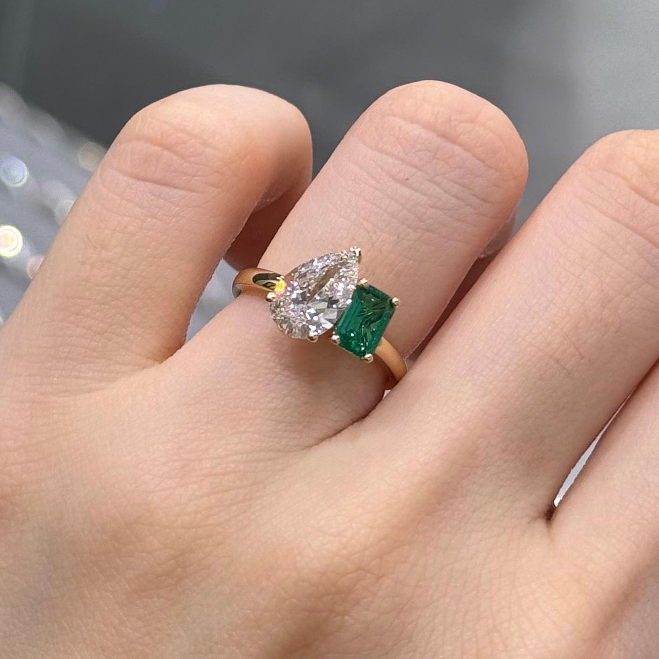 IGI lab diamond pear 1.1ct with lab emerald 0.5ct Toi et moi ring