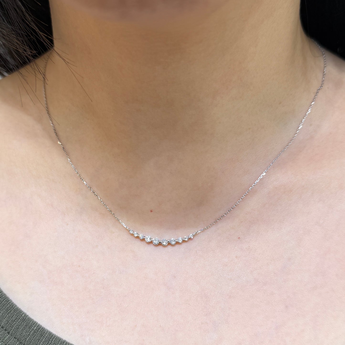 Lab diamond round 0.4ct smile necklace