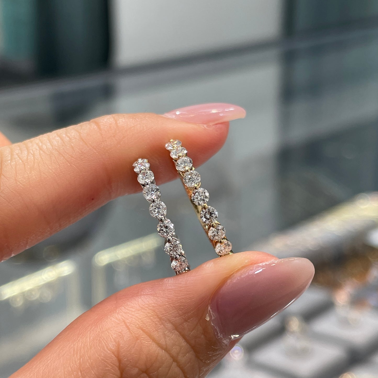 9k Lab diamond Round 1.05ct single-prong full eternity ring