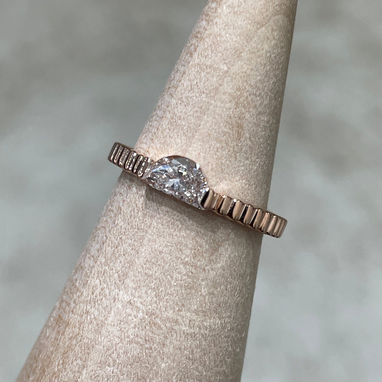 9k Lab diamond baby half moon 0.3ct vertical line band pinky ring