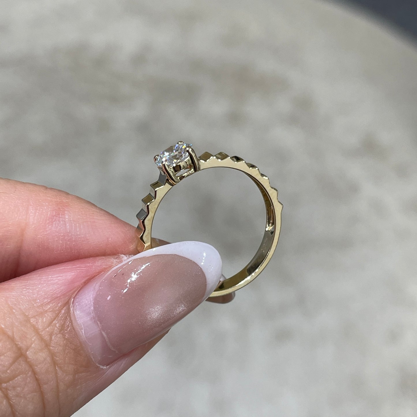 9k Lab diamond Round 0.5ct ladder ring