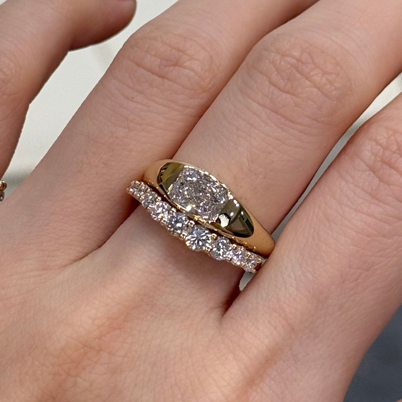 9k Lab diamond round 0.7ct wavy half eternity ring