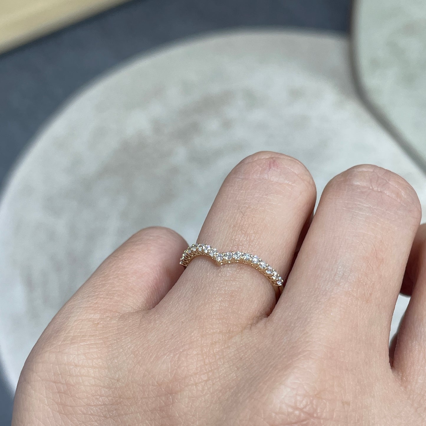9k Lab diamond round 0.2ct half eternity v shape ring
