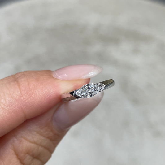 9K Lab diamond marquise 0.3ct east west horizontal pinky ring