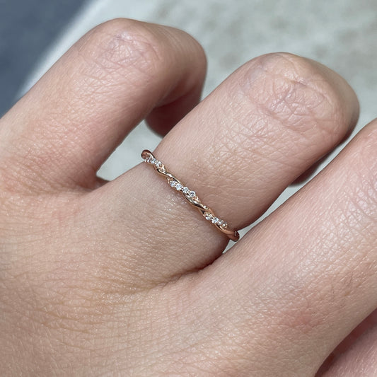 9k Lab diamond round 0.05ct twist pave band ring