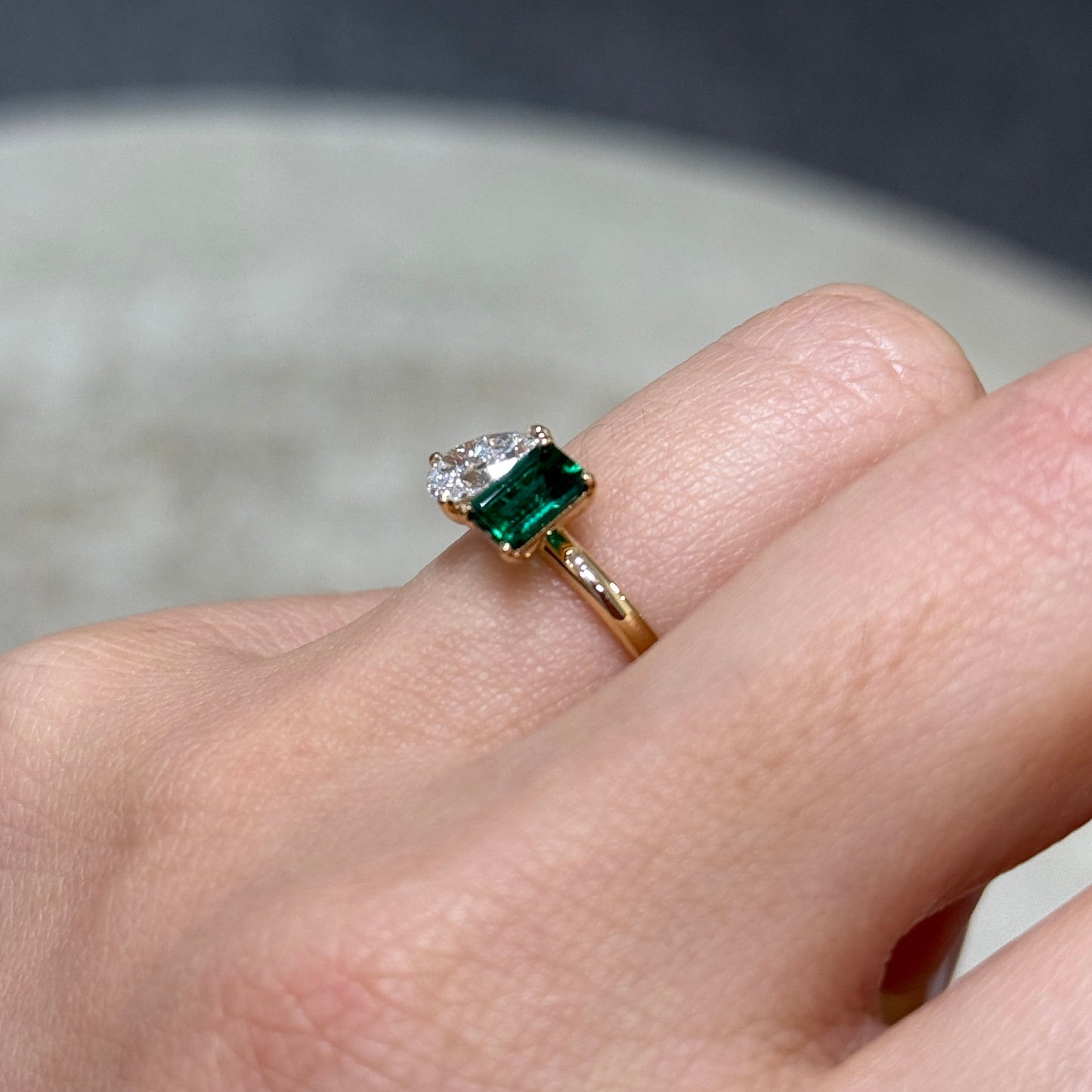 Lab Emerald green emerald cut 0.4ct and diamond pear  shape 0.5ct toi et moi ring