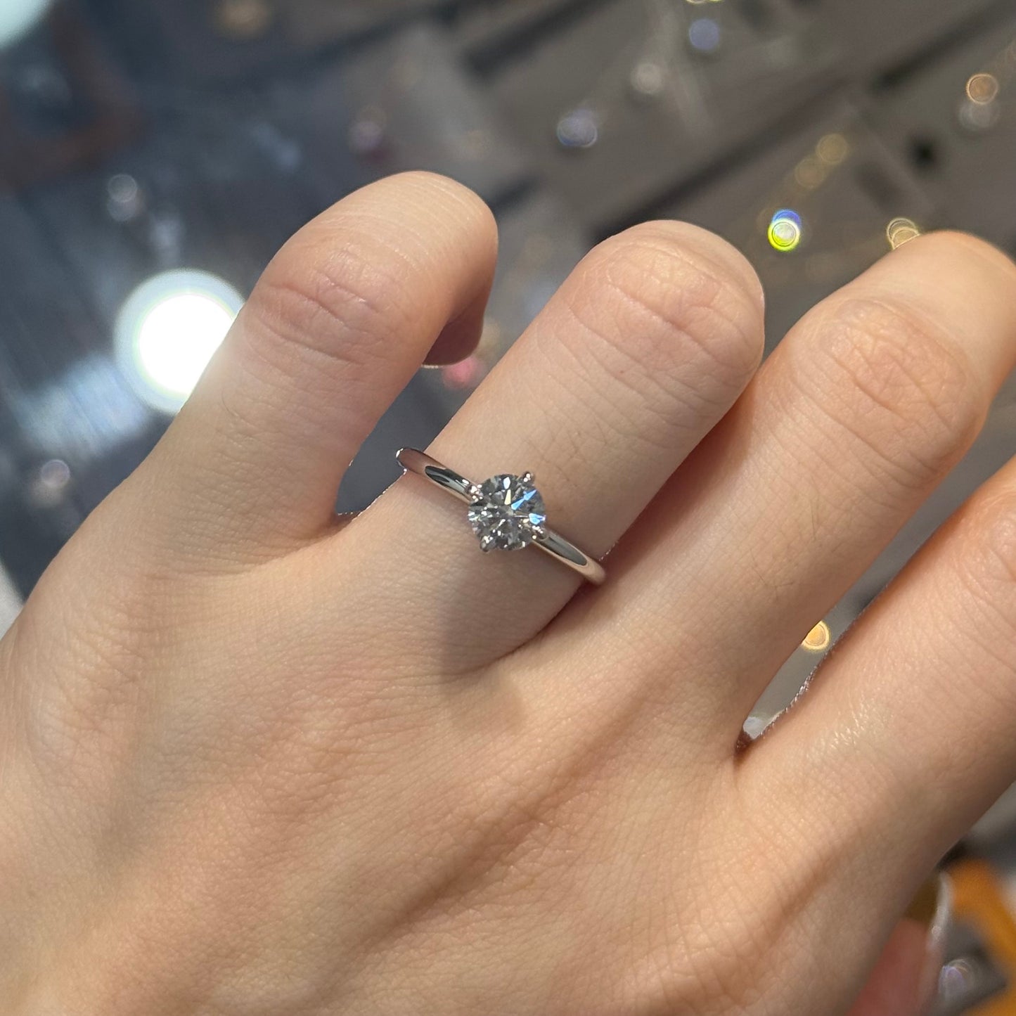 IGI Lab diamond round 0.7ct compass underhalo ring