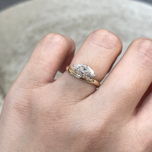 9k IGI Lab diamond marquise shape 1.2ct compass four-prong wavy ring