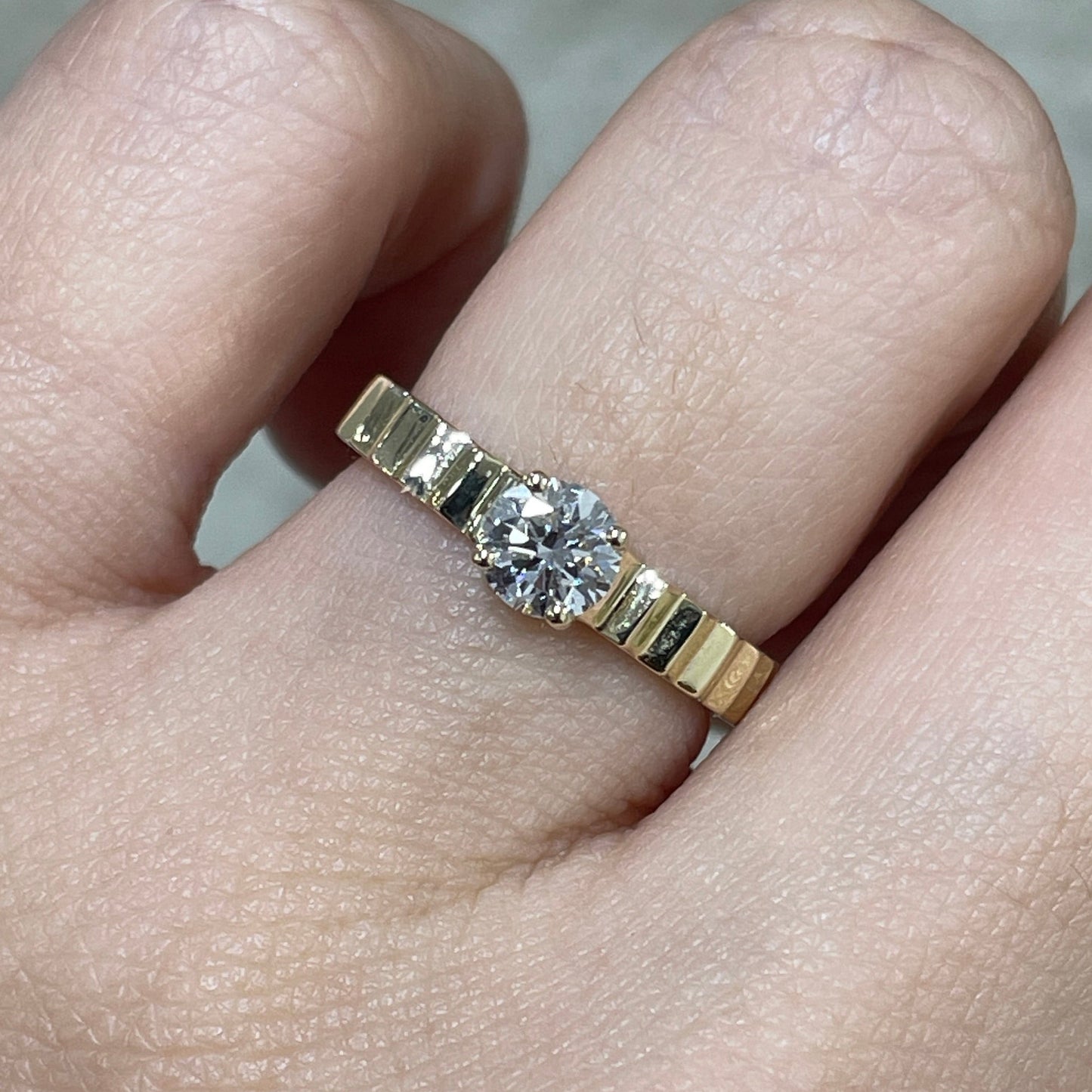 9k Lab diamond Round 0.5ct ladder ring