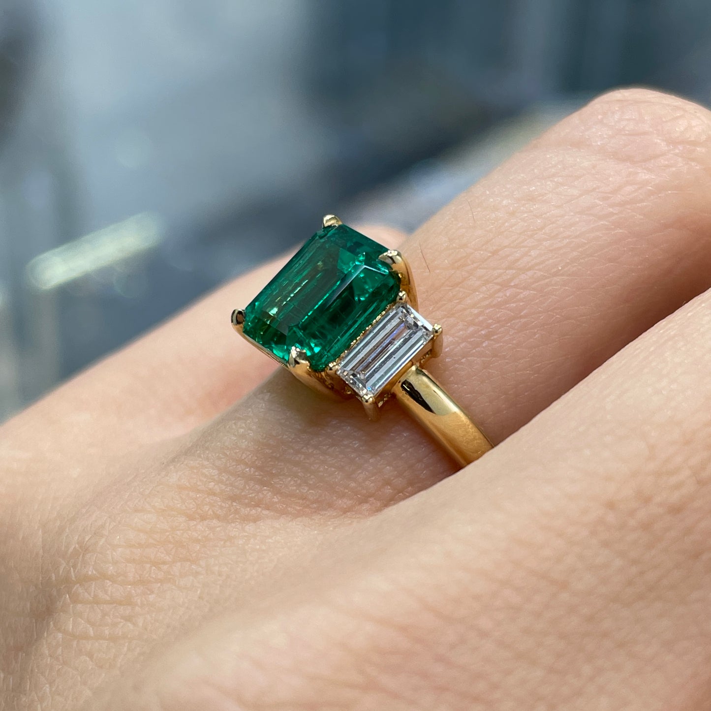Lab Emerald 2.5ct three stone setting ring