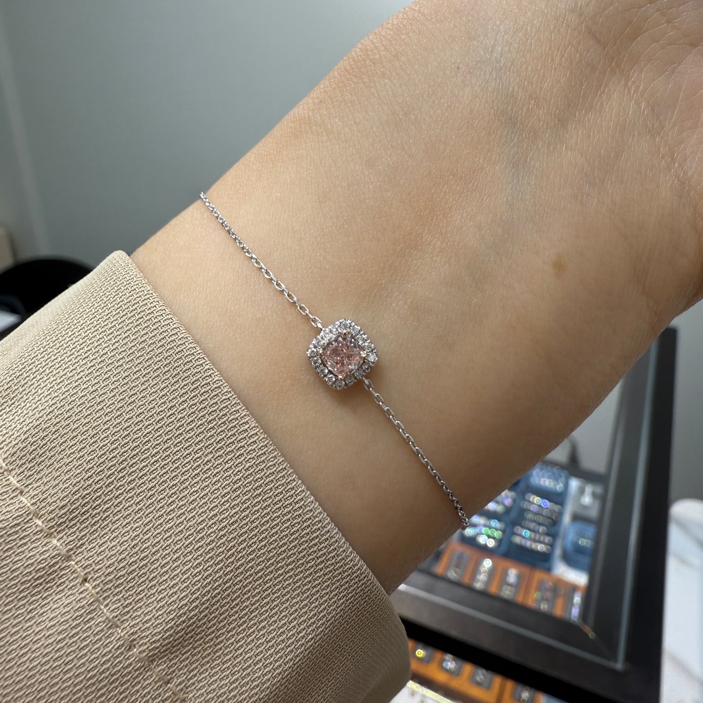 IGI Lab pink diamond cushion cut 0.3ct halo bracelet