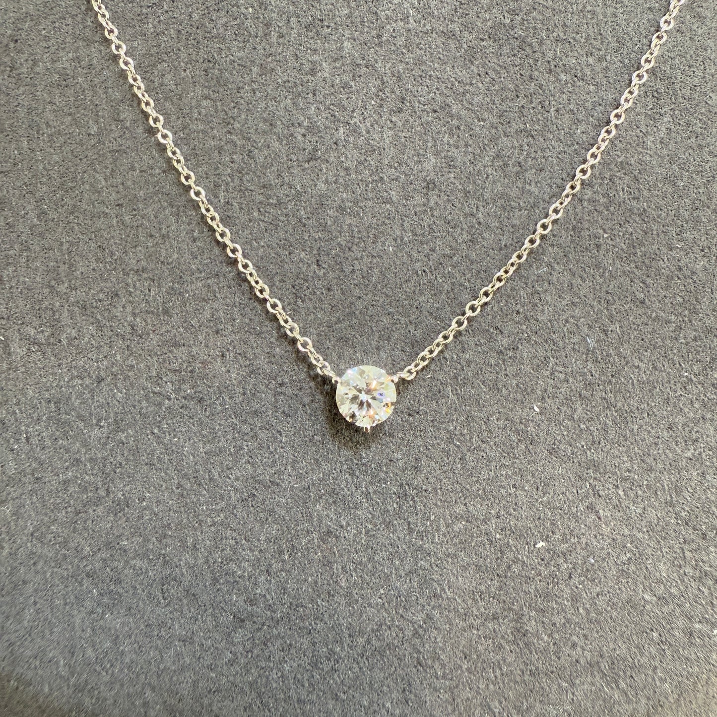 Lab diamond round 0.3ct three-prong necklace