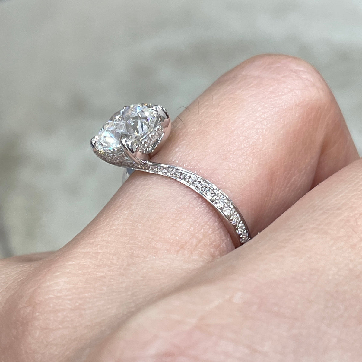 IGI lab diamond 2.5ct round four-prong underhalo twist pave ring